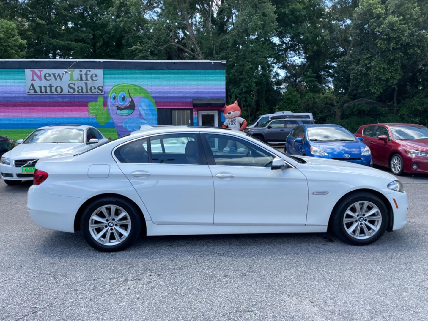 2014 WHITE BMW 5 SERIES 528I (WBA5A5C53ED) with an 2.0L engine, Automatic transmission, located at 5103 Dorchester Rd., Charleston, SC, 29418-5607, (843) 767-1122, 36.245171, -115.228050 - Photo#7